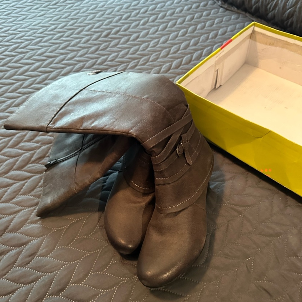 Boots brand new